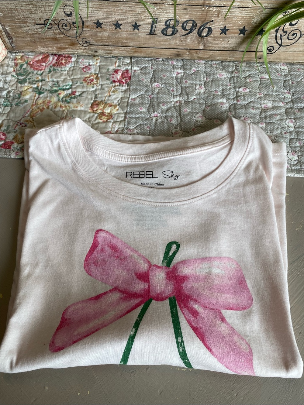Women’s Cherry Blossom  Pink Bow Graphic Tee xl